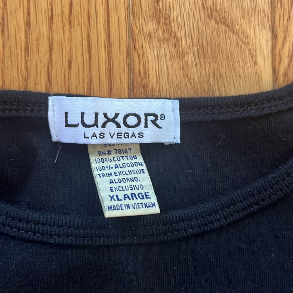 Luxor Las‎ Vegas Hotel Bling Tee Casual Black Silver Gold M Travel - Picture 3 of 4